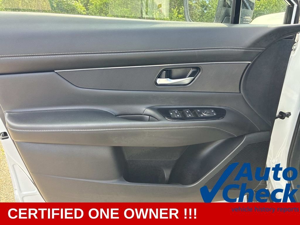 Used 2025 White Nissan SV image 21