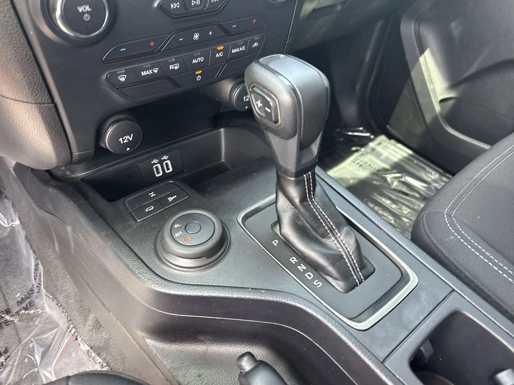 Used 2022 Red Ford XL image 19