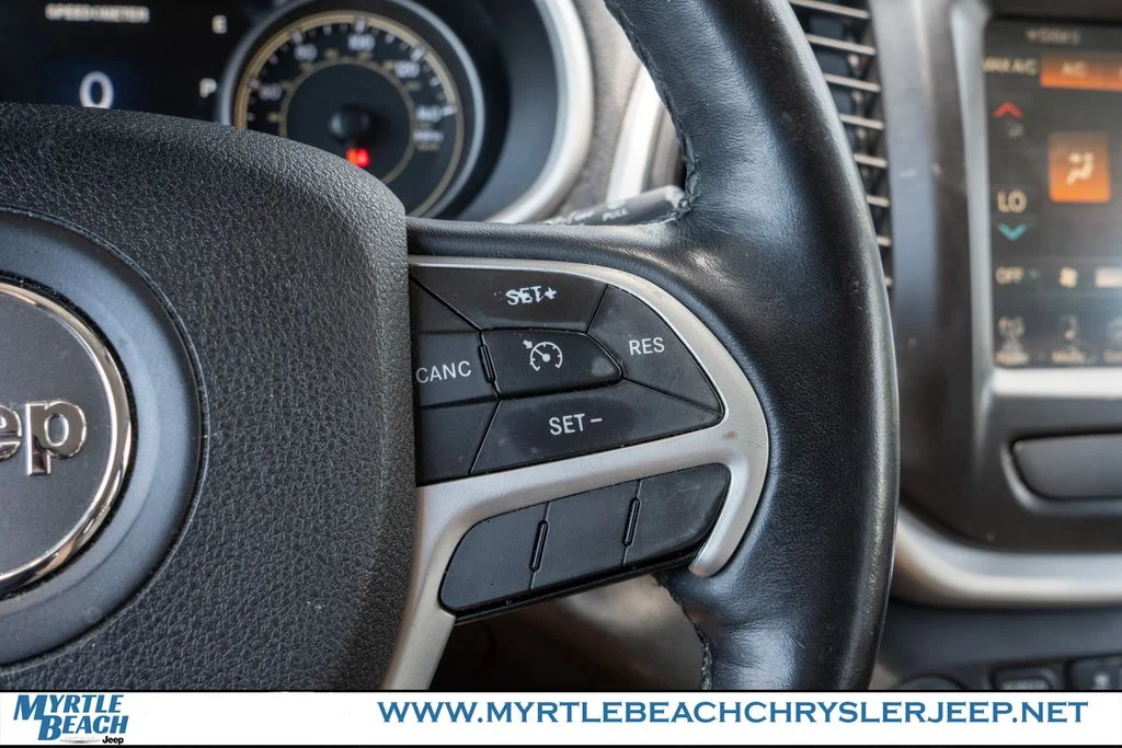 Used 2017 Light Brownstone Pearlcoat Jeep Limited image 26