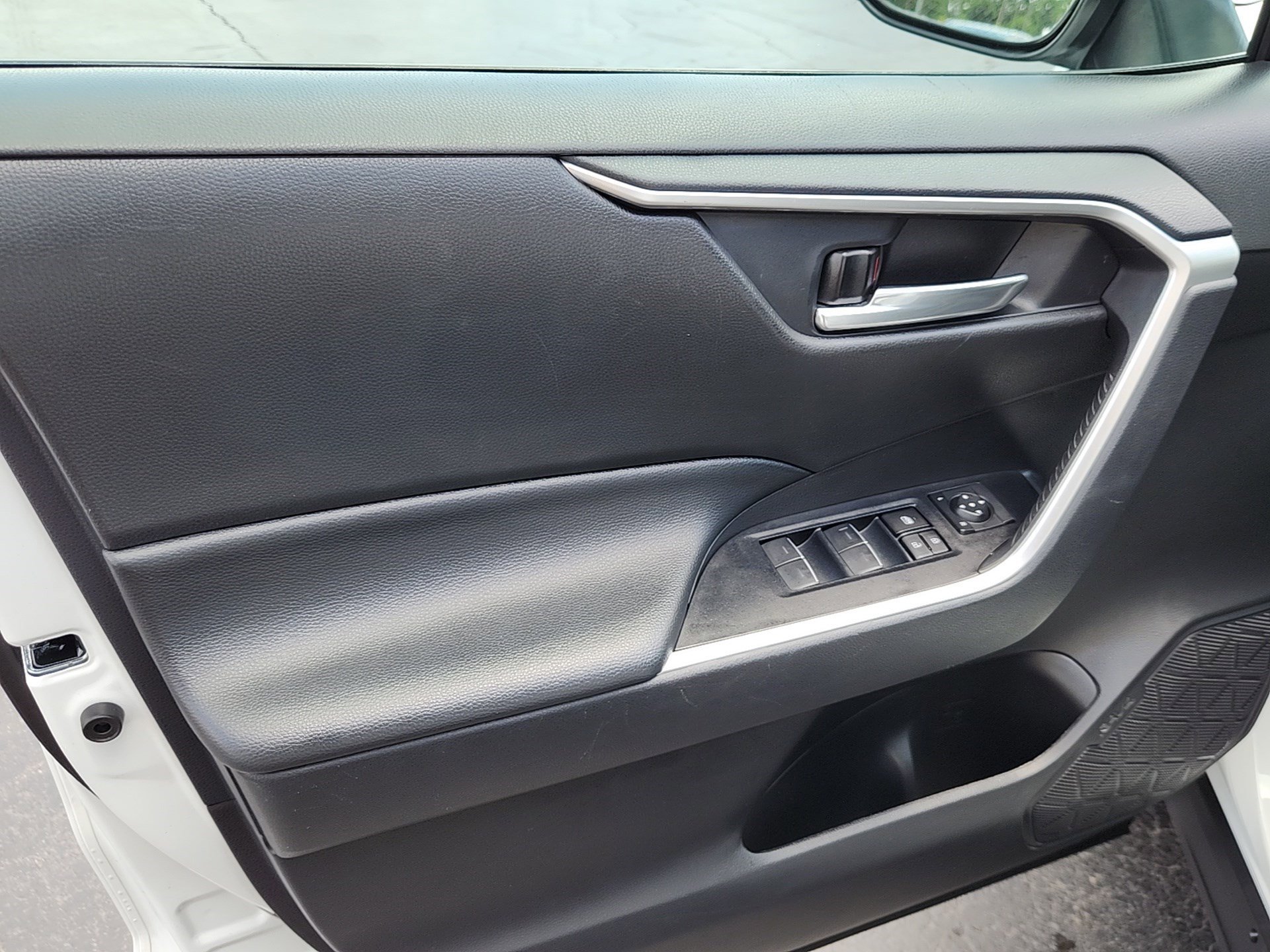 Certified Used 2024 Ice Cap Toyota XLE image 10