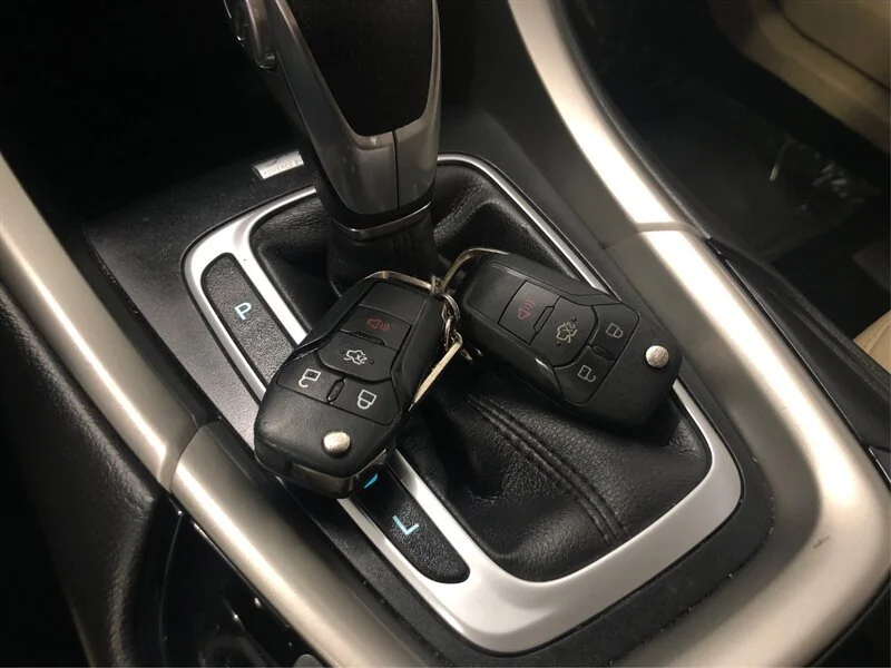 Used 2013 Oxford White Ford SE Hybrid image 22