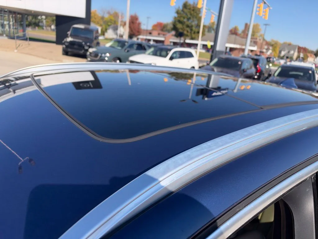 Used 2022 Blue BMW xDrive30i image 7