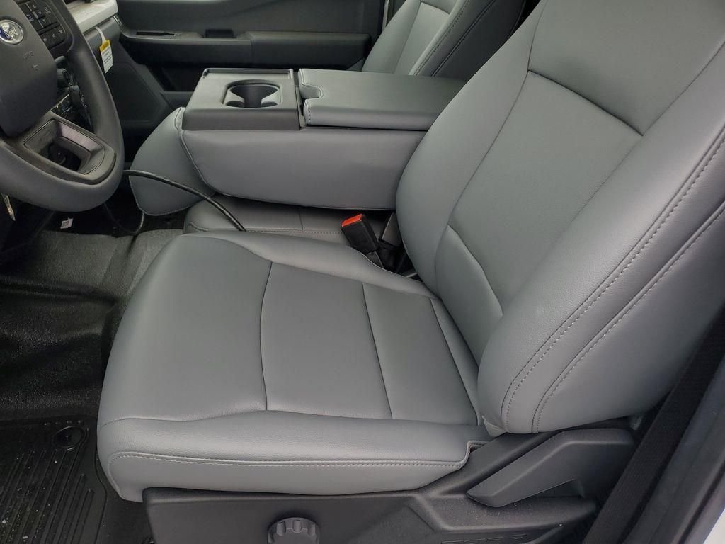 New 2025 Oxford White Ford F-350® XL image 5