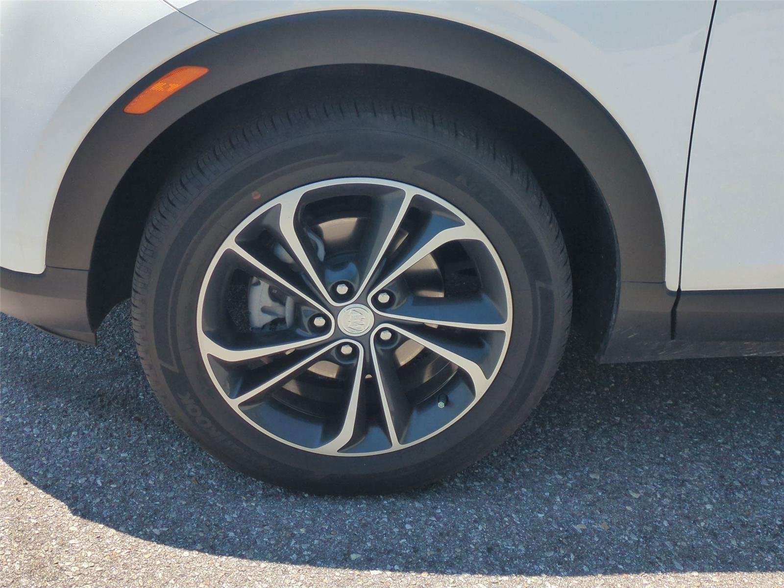 Used 2023 Summit White Buick Select image 10