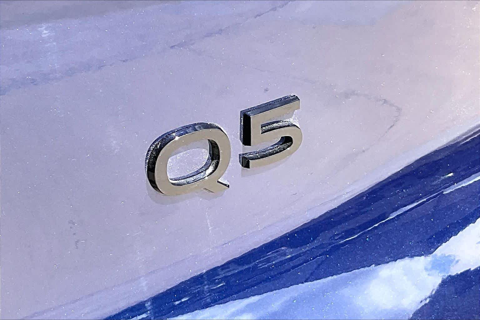Used 2025 Navarra Blue Metallic Audi Premium image 30