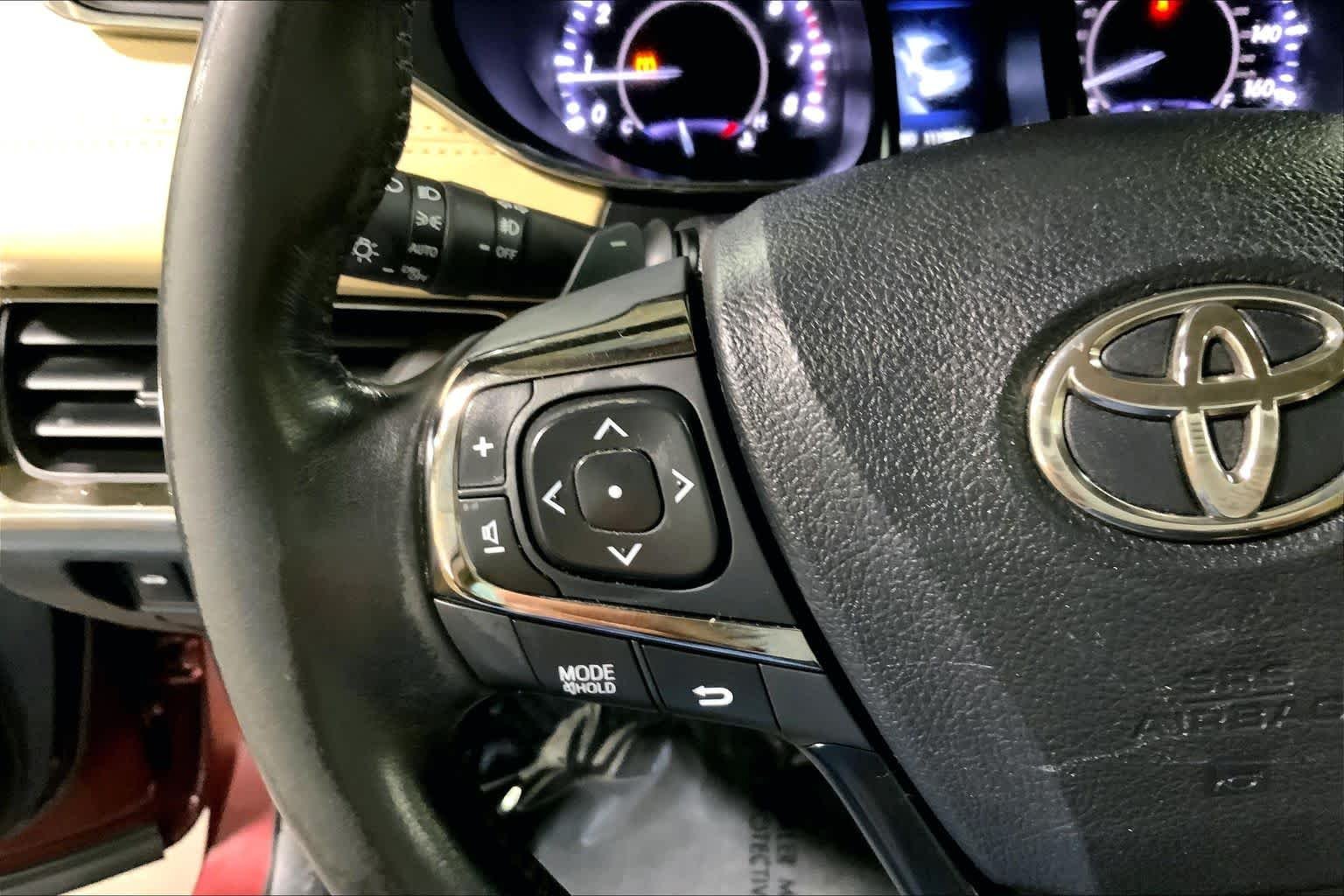 Used 2015 Ooh La La Rouge Mica Toyota XLE Touring image 24