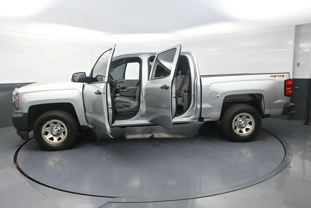 Used 2018 Silver Chevrolet WT image 32