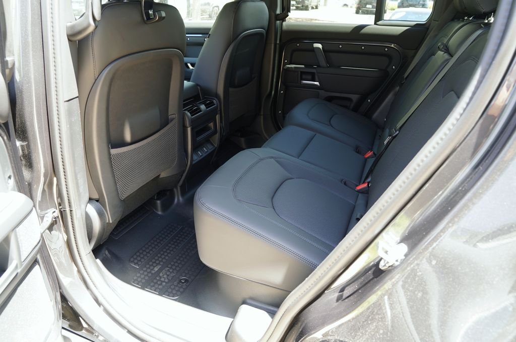 New 2026 Carpathian Grey Land Rover X-Dynamic SE image 28