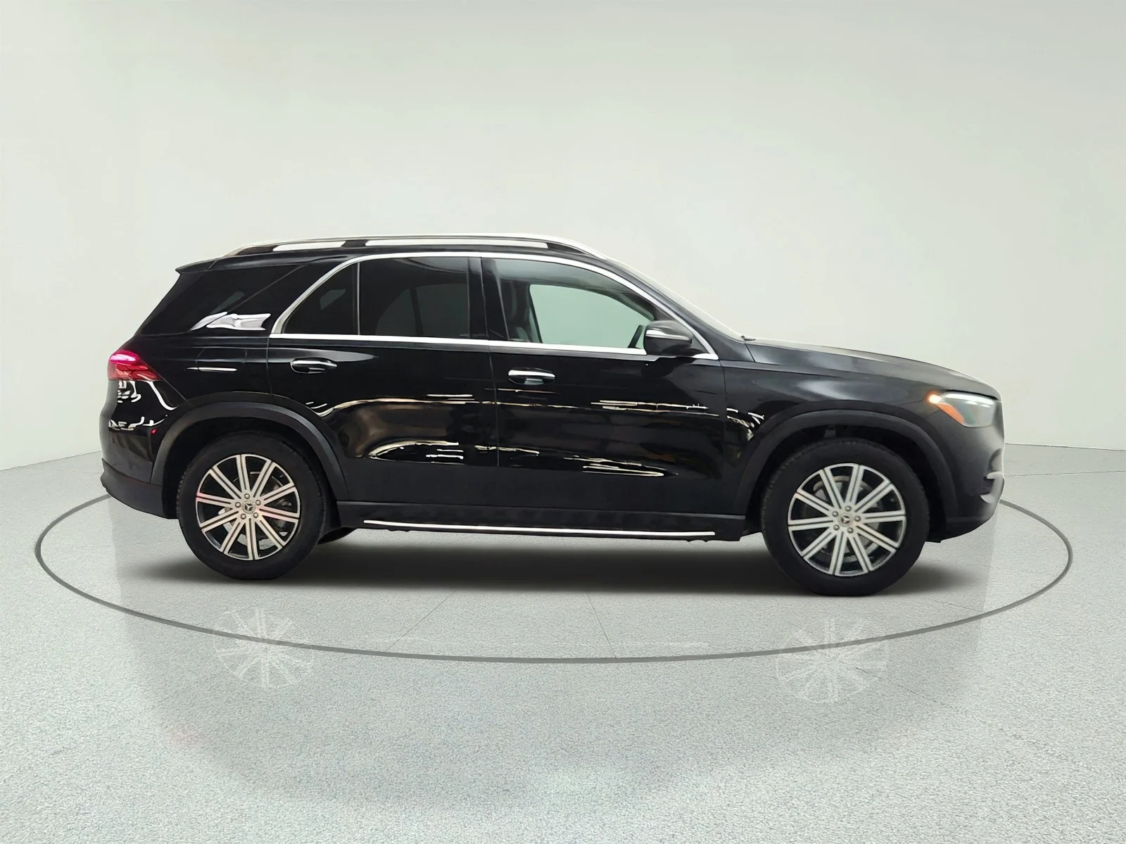 Certified Used 2024 Black Mercedes-Benz GLE 350 4MATIC® SUV image 4