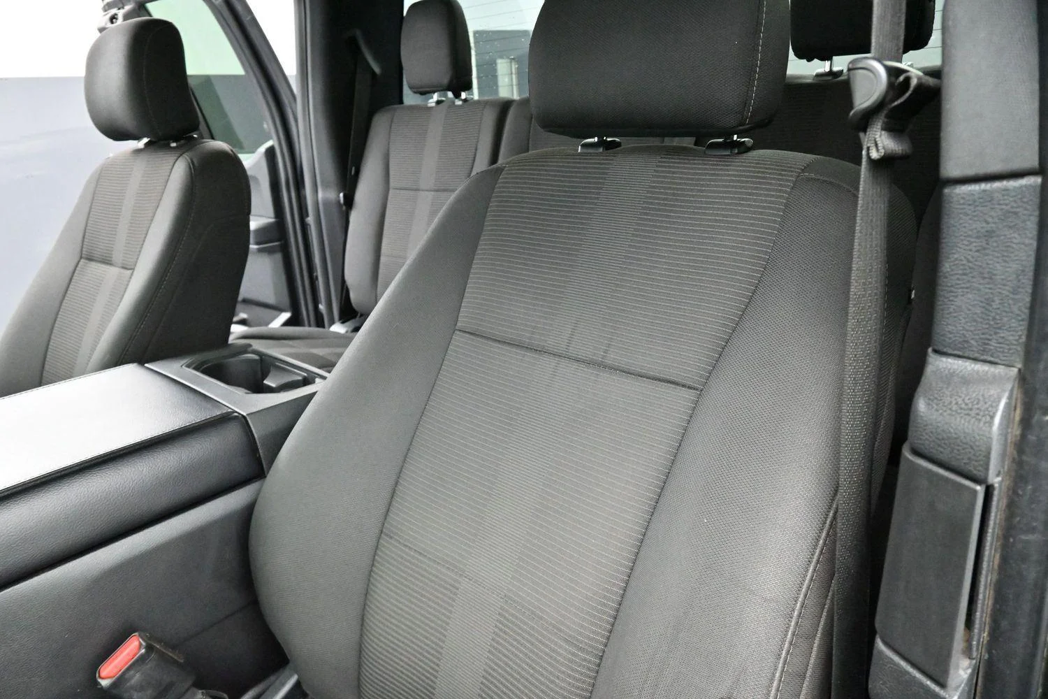 Used 2016 Magnetic Metallic Ford XLT image 16