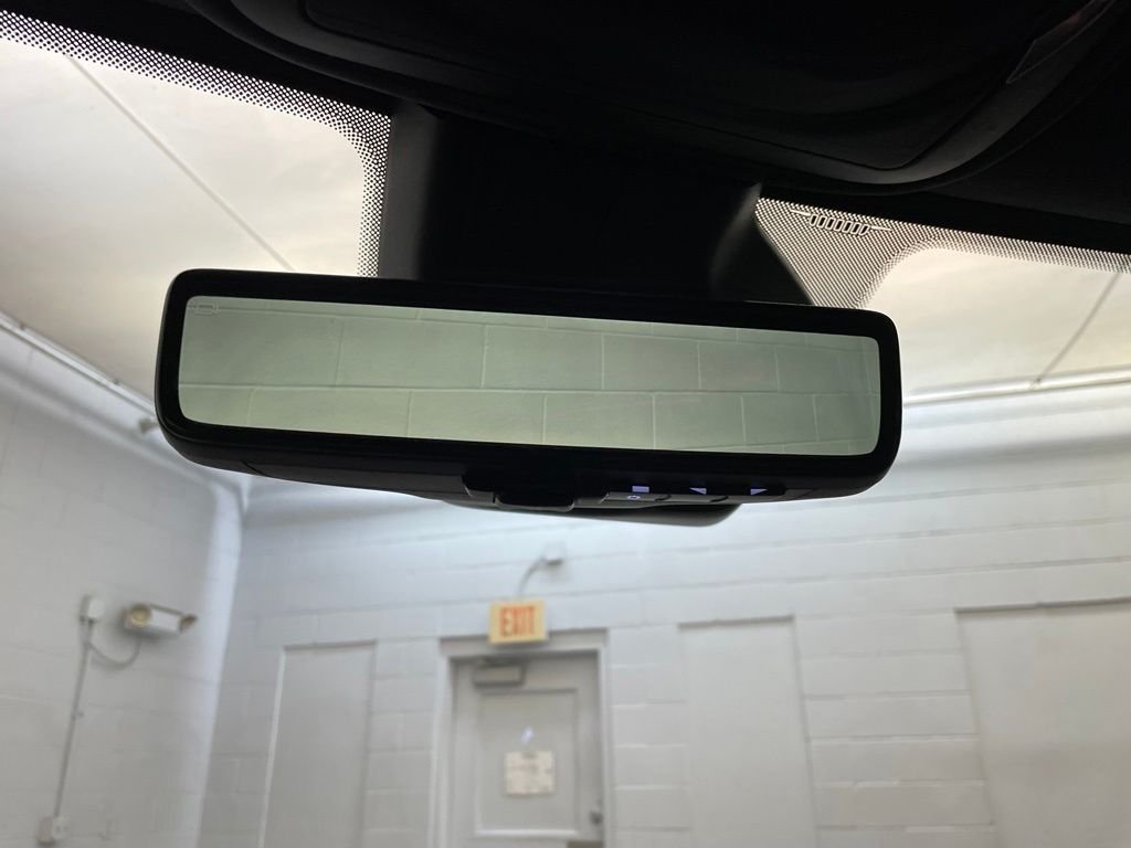New 2025 Bright White Clear-Coat Exterior Paint Jeep Limited image 15