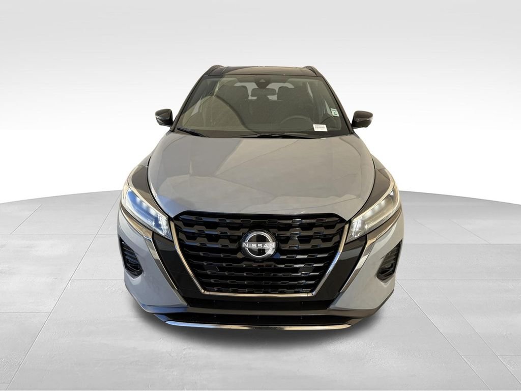 Used 2024 Super Black Nissan SR image 9