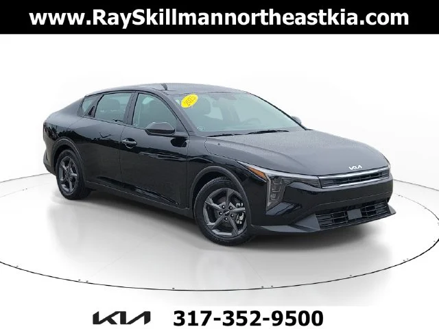 Used 2025 Black Kia LXS image 1