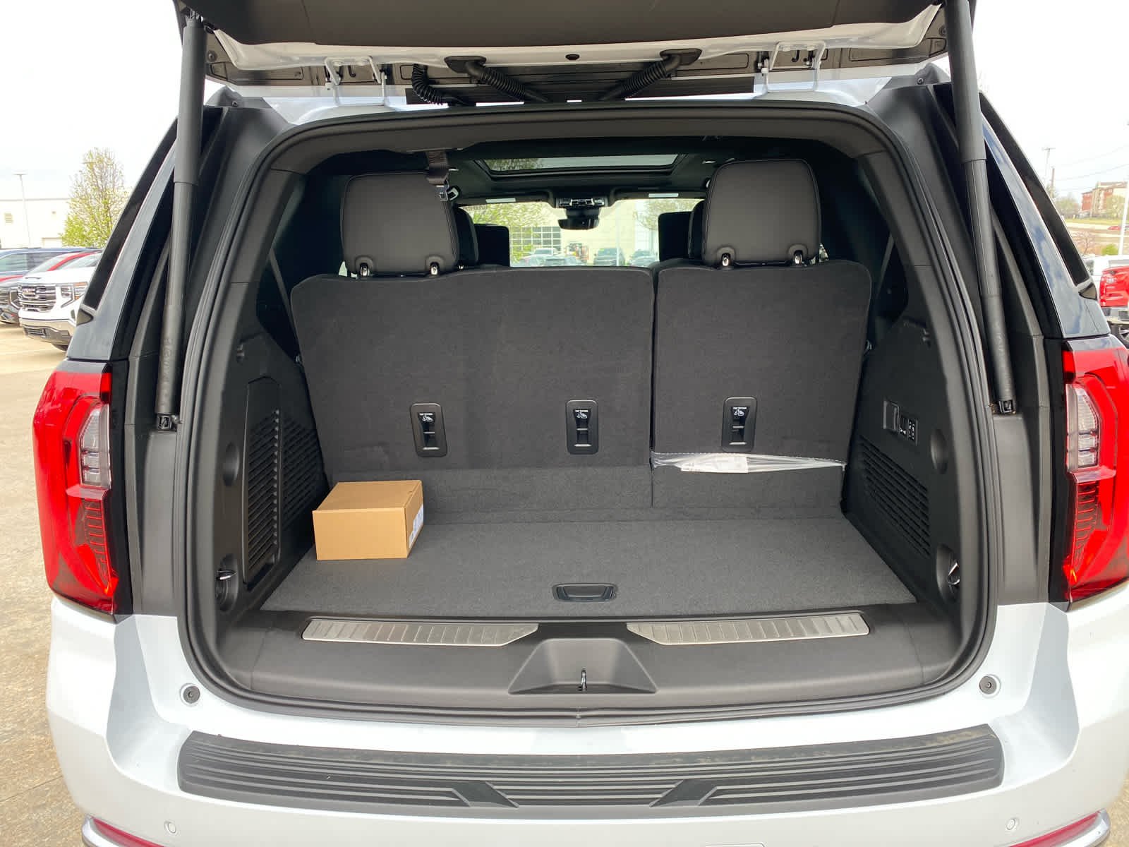 2026 GMC Yukon Denali - Photo 32