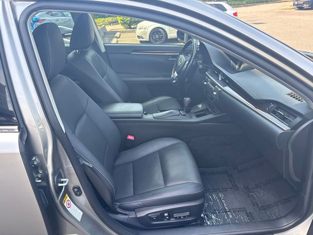 Used 2015 Silver Lexus 350 image 23