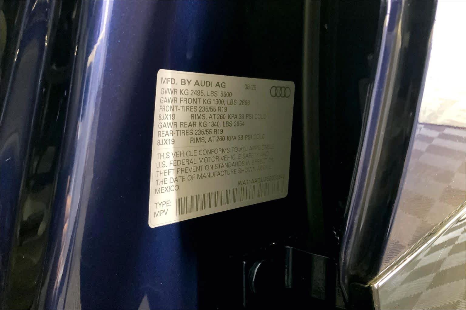 Used 2025 Navarra Blue Metallic Audi Premium image 34