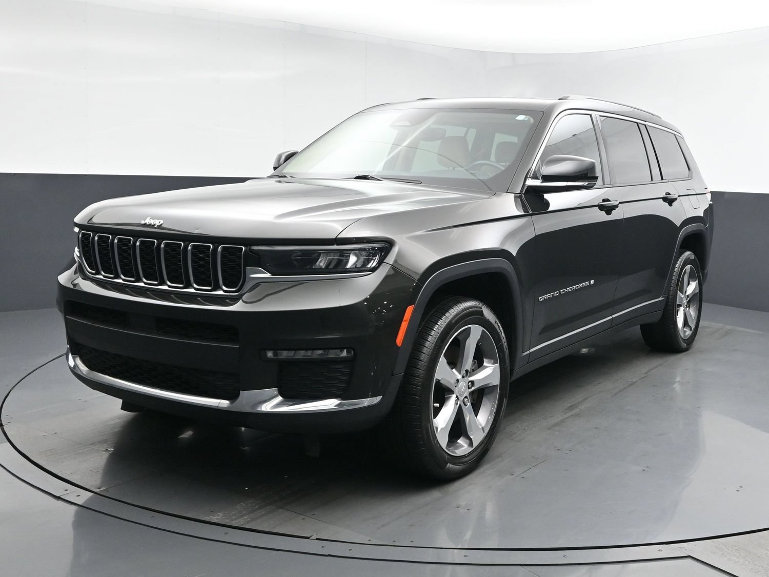 Used 2022 Rocky Mountain Pearlcoat Jeep Limited image 1