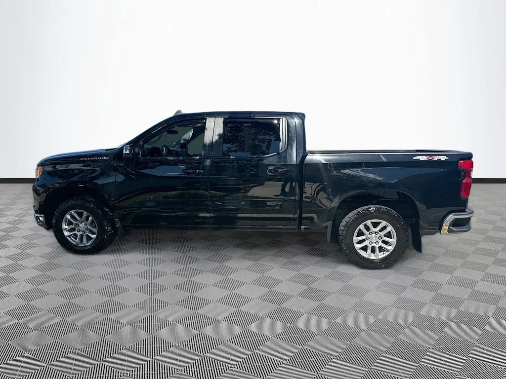Used 2022 Black Chevrolet LT image 9