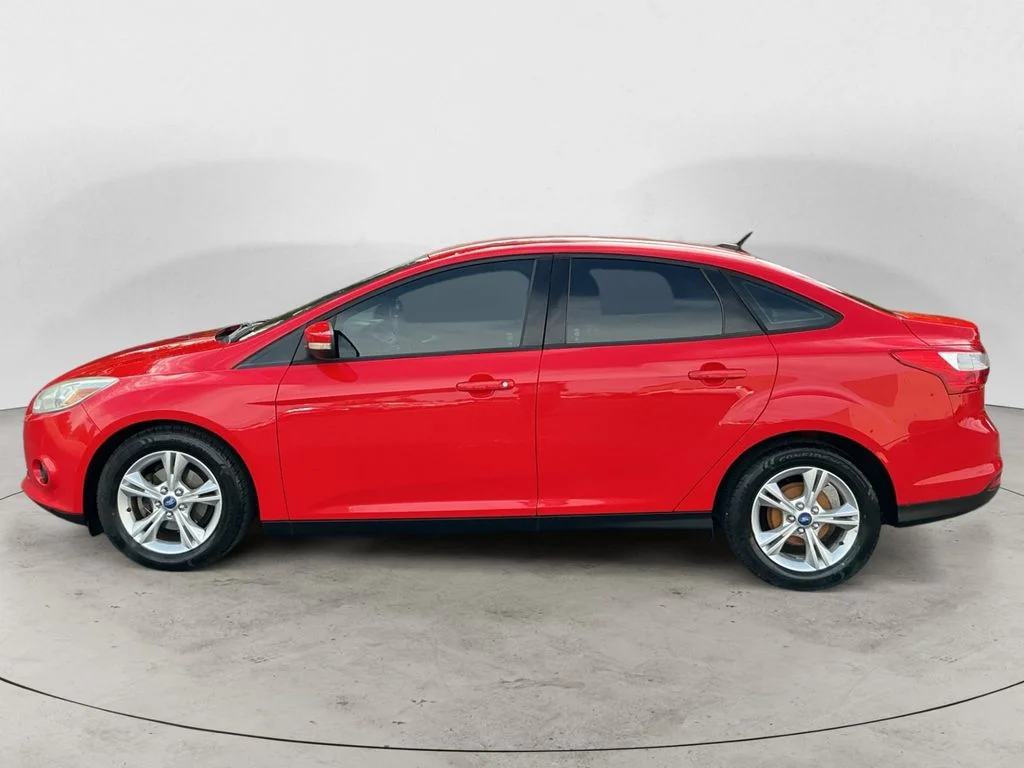 Used 2013 Red Ford SE image 8