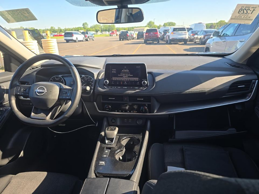 Used 2025 Deep Ocean Blue Pearl Nissan SV image 2