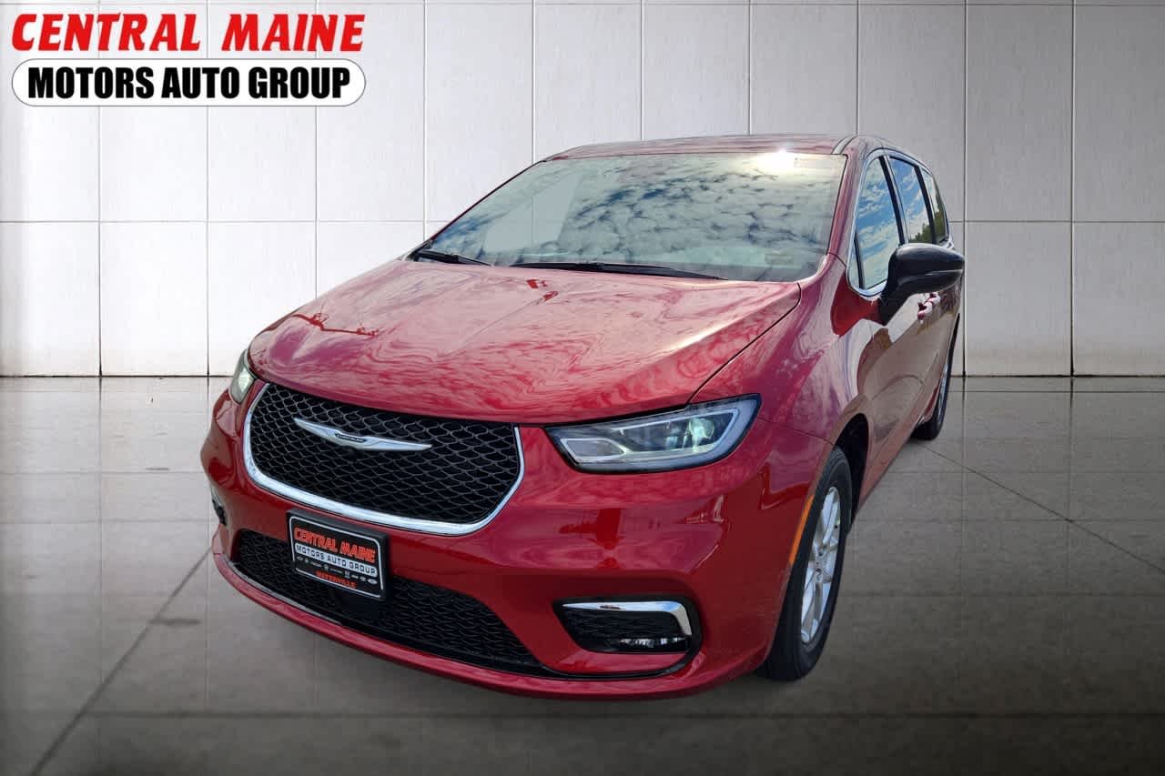 2026 Chrysler Pacifica Select's photo