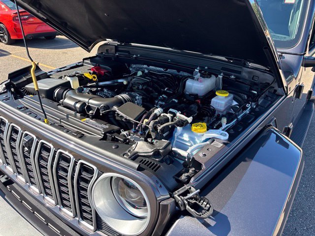 Used 2026 Granite Crystal Metallic Clearcoat Jeep Sahara image 17