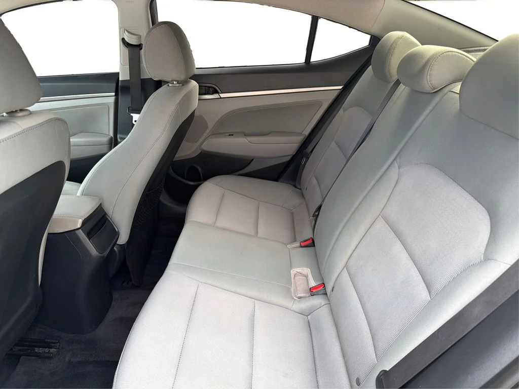 Used 2017 Shale Gray Metallic Hyundai SE image 11