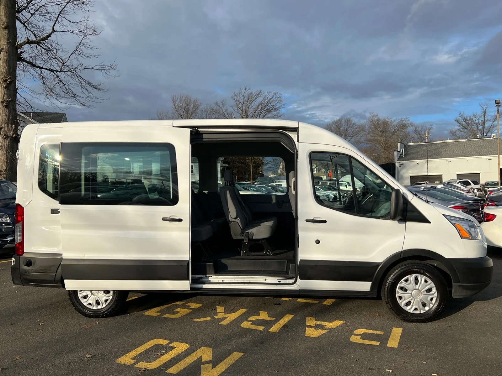 Used 2019 Oxford White Ford XLT T-350 148