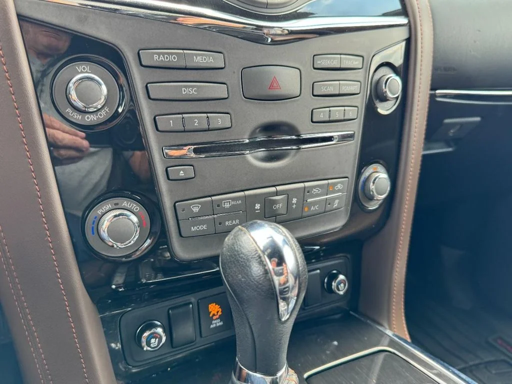 Used 2019 Black Nissan Platinum image 19