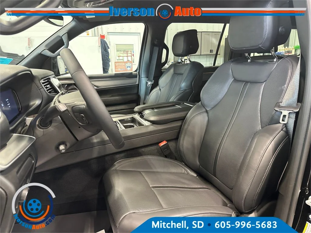 New 2026 High Gloss Black Exterior Paint Jeep Limited Altitude image 15