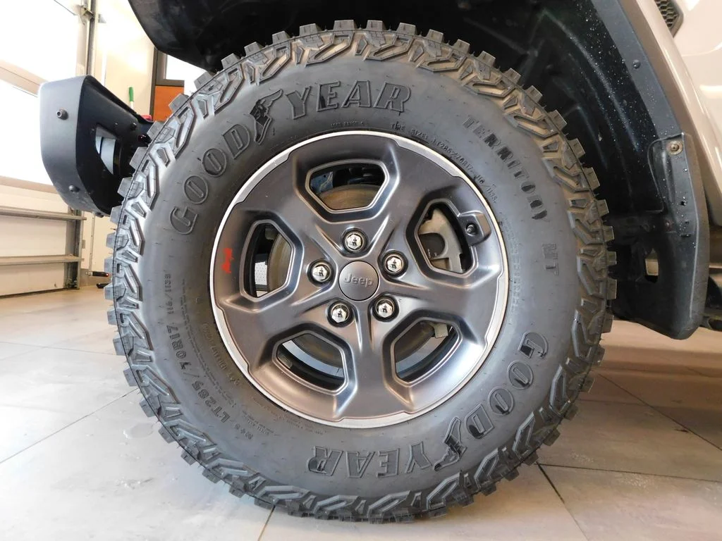 Certified Used 2020 Billet Silver Metallic Clearcoat Jeep Rubicon image 12