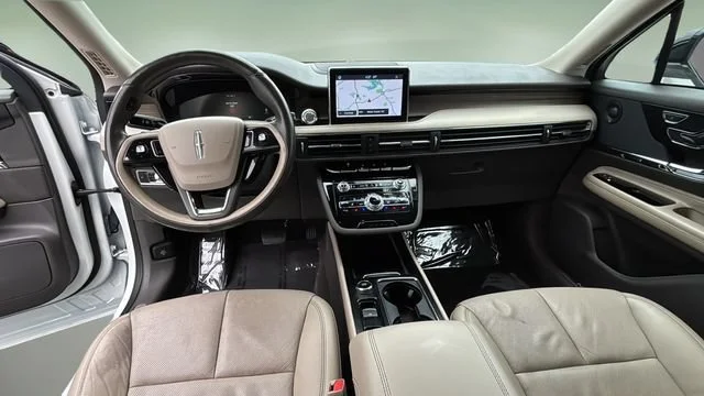 Used 2020 White Lincoln Reserve image 16
