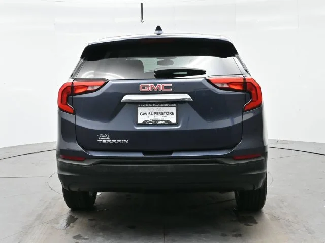 Used 2018 BLUE STEEL METALLIC GMC SLE image 6