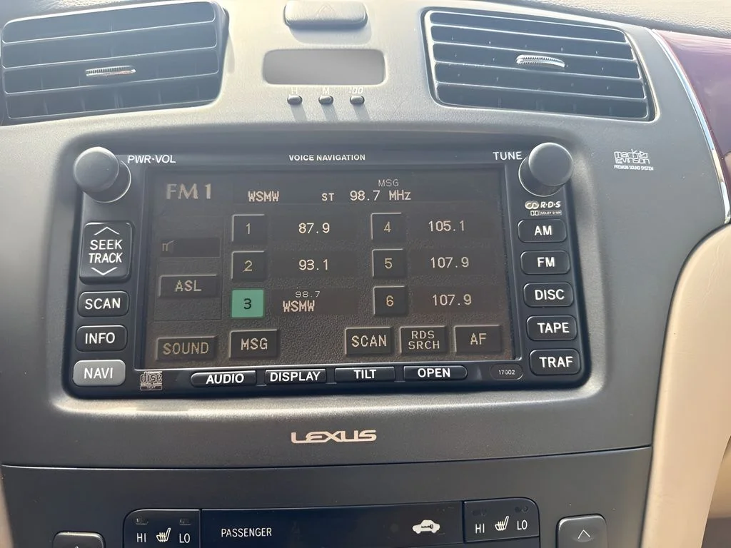 Used 2002 Red Lexus 300 image 18