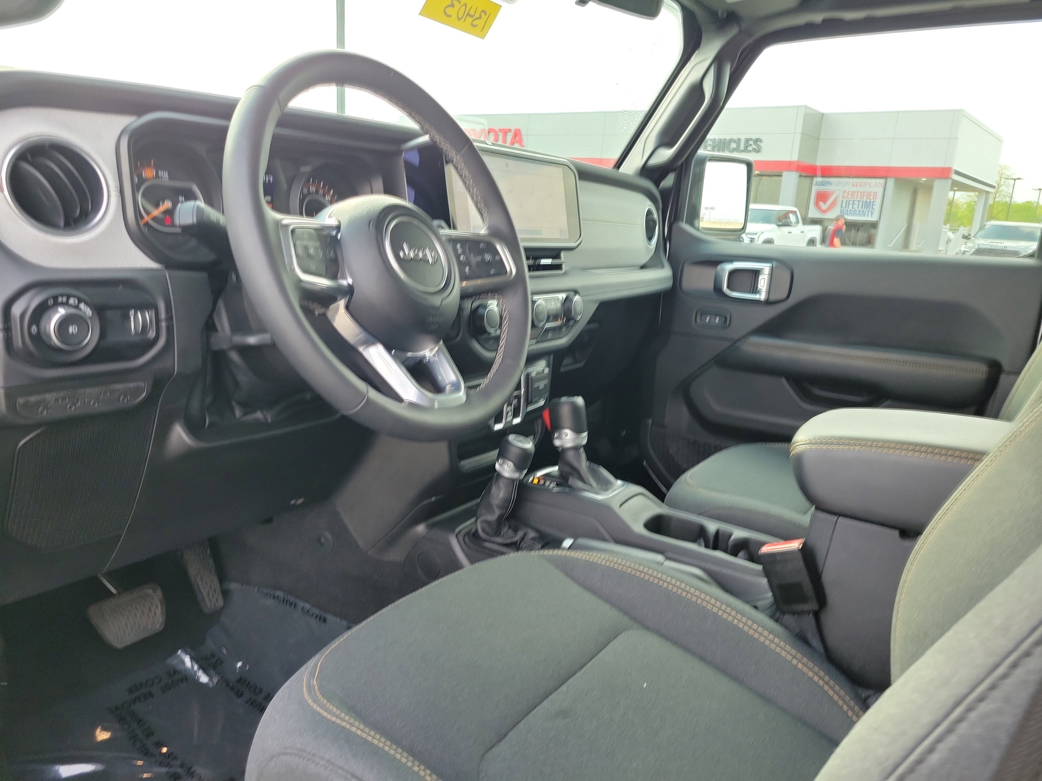 2025 Jeep Wrangler 4-Door Sahara - Photo 19
