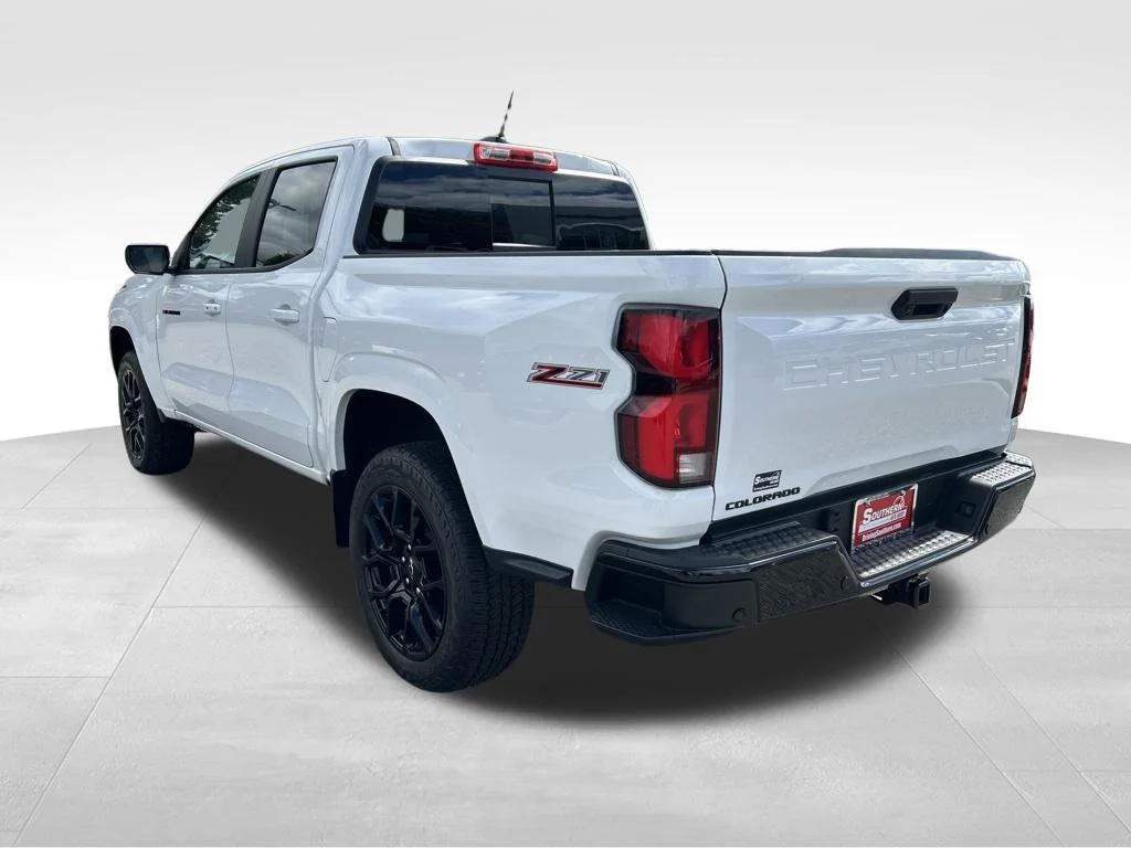 Used 2024 White Chevrolet Z71 image 3