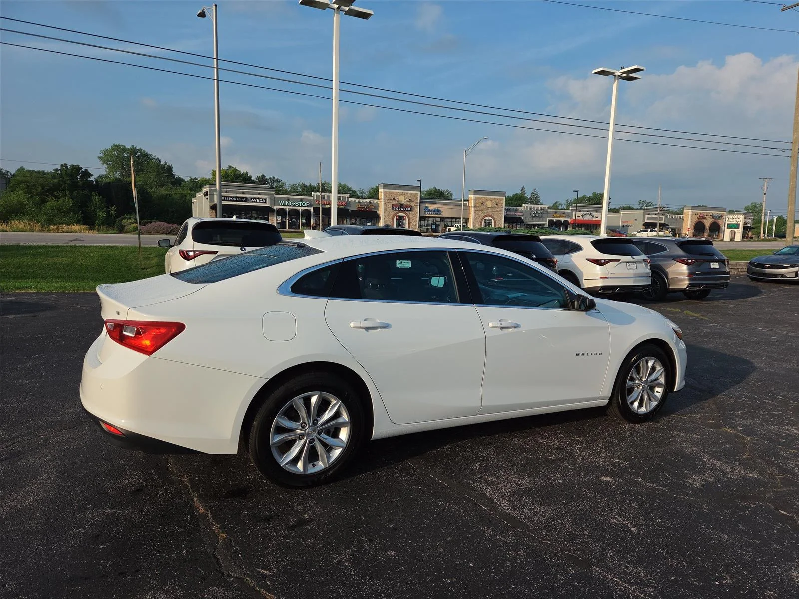 Used 2024 Summit White Chevrolet LT image 28