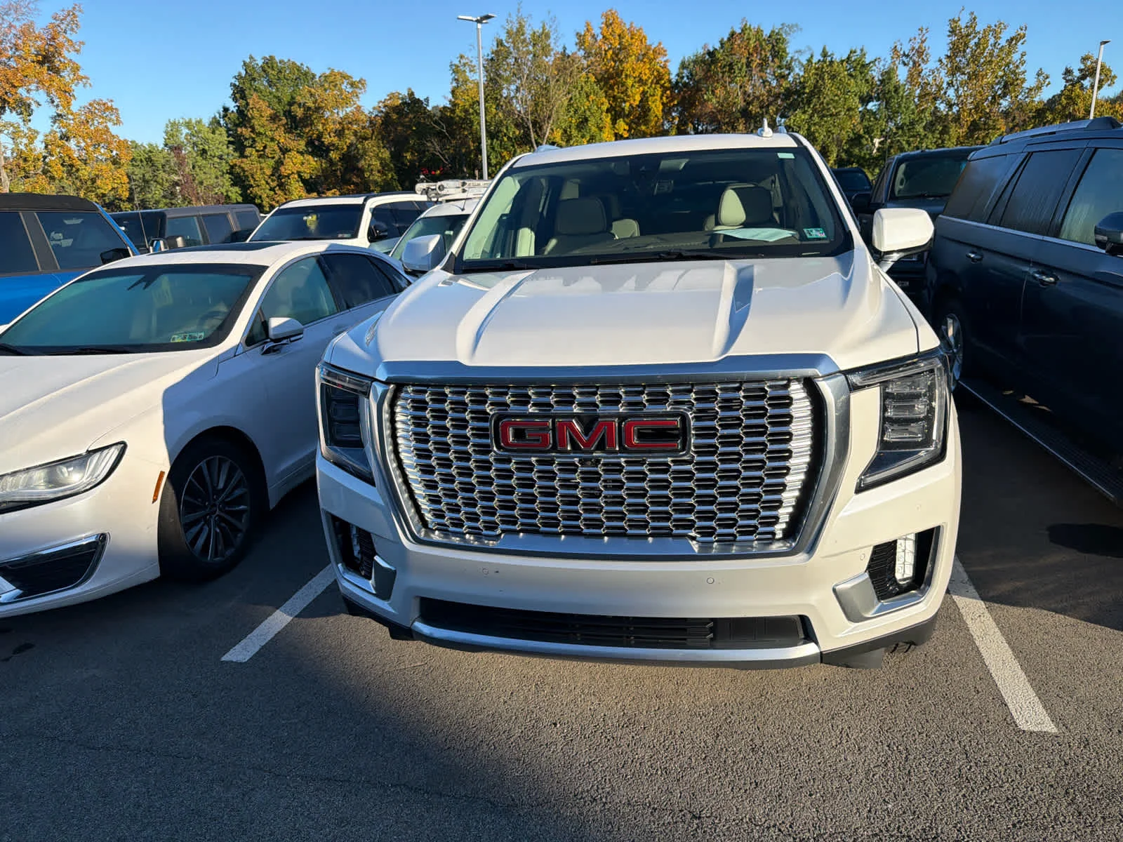 Used 2021 White Frost Tricoat GMC Denali image 2