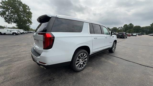 2026 GMC Yukon XL Denali - Photo 8