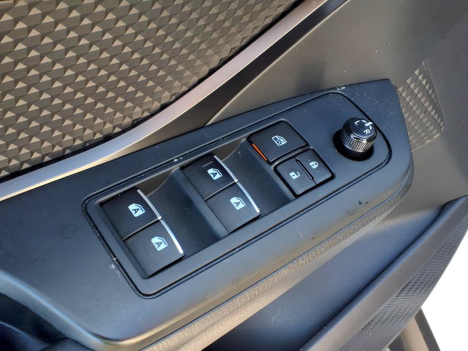 Used 2018 Blizzard Pearl Toyota XLE image 16