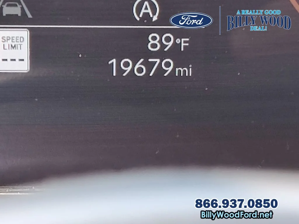 Used 2025 White Pearl Hyundai SEL image 28