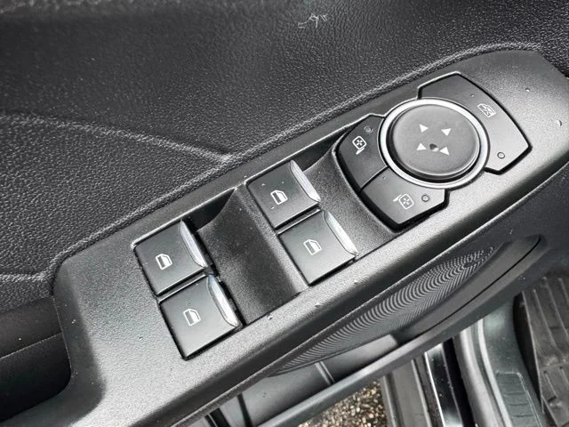 Used 2022  Ford SEL image 20