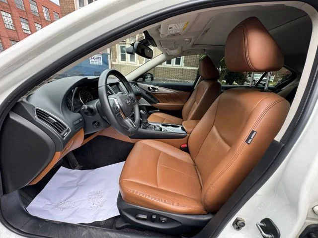 Used 2023 White INFINITI LUXE image 9