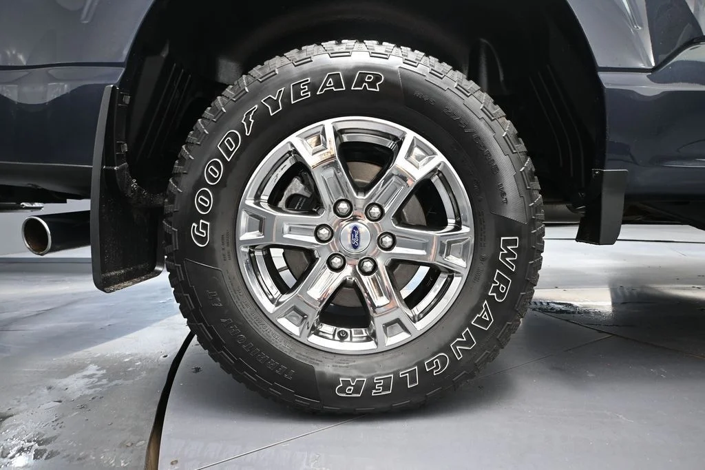 Used 2021 Blue Ford Lariat image 11