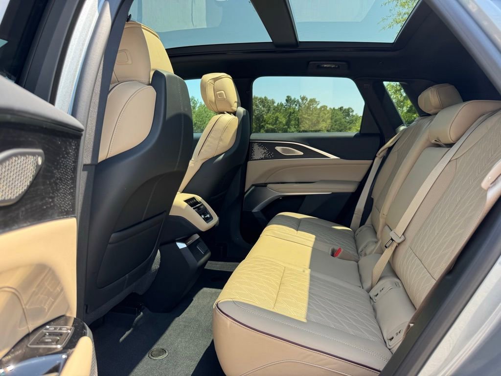 2025 Cadillac LYRIQ Luxury 3 - Photo 22