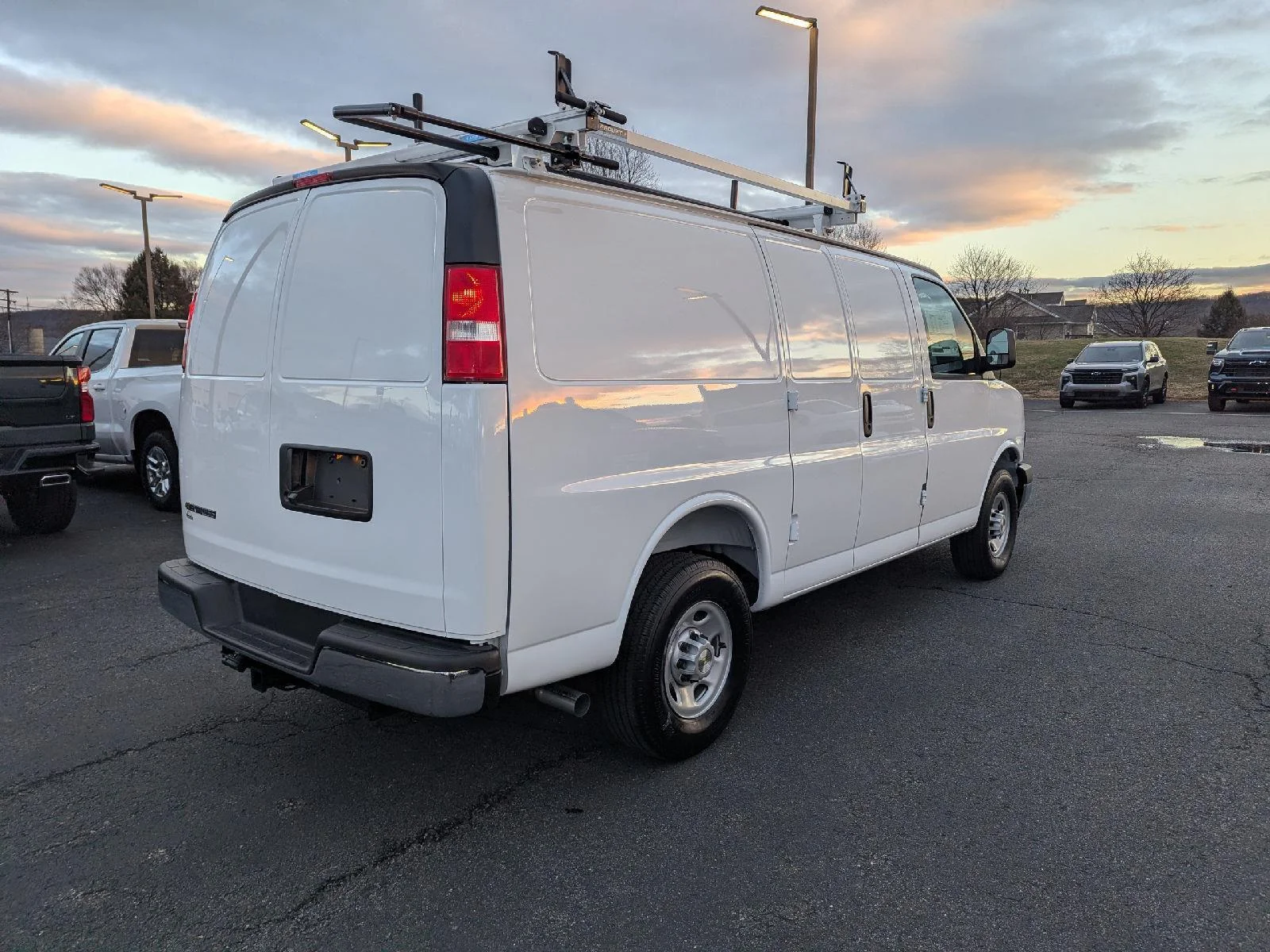 2025 Chevrolet Express Cargo Work Van - Photo 32