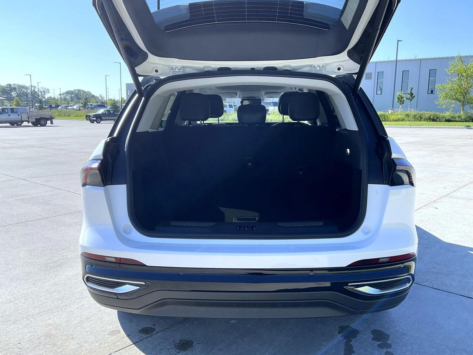 New 2026 White Lincoln Premiere image 9