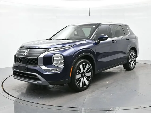 Used 2025 Cosmic Blue Met Mitsubishi SE image 3