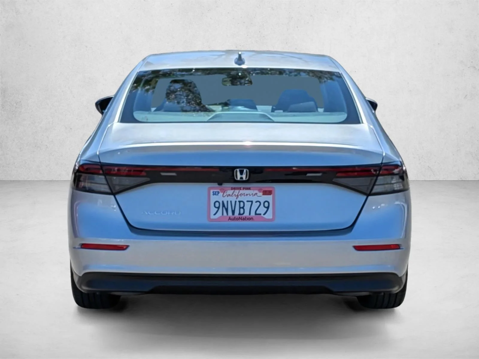 Used 2024 Solar Silver Metallic Honda LX image 7