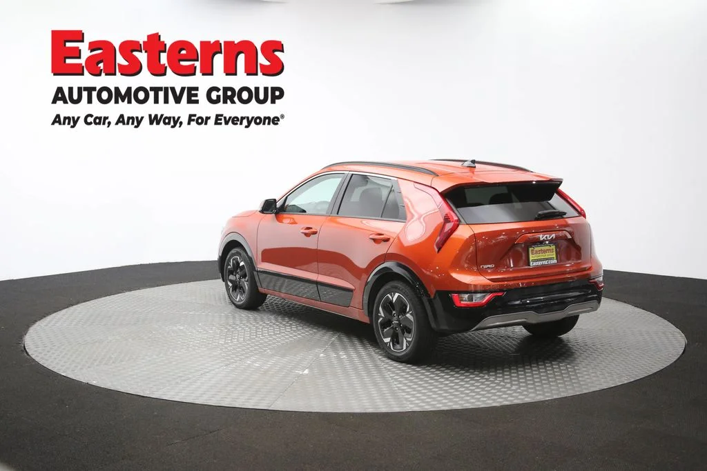 Used 2023 Red Kia Wind image 64